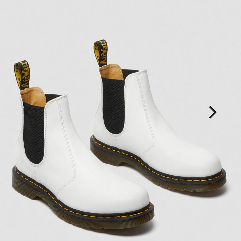 60.Dr. Martens 2976 YELLOW STITCH SMOOTH LEATHER CHELSEA BOOTS - Picture 2 of 10